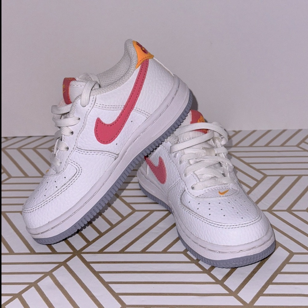 Nike Force 1 low - gently used